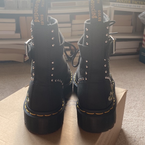 Dr. Martens Gomez Floral Embroidered Combat Boot Platform RARE - Picture 7 of 9
